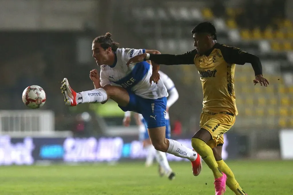 Clemente Montes en acción ante Coquimbo Unido. (Javier Salvo/Photosport).