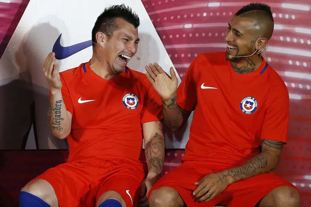 El Pitbull y el Rey esperan repetir estas risas en la selección chilena. (Paul Plaza/ Photosport).