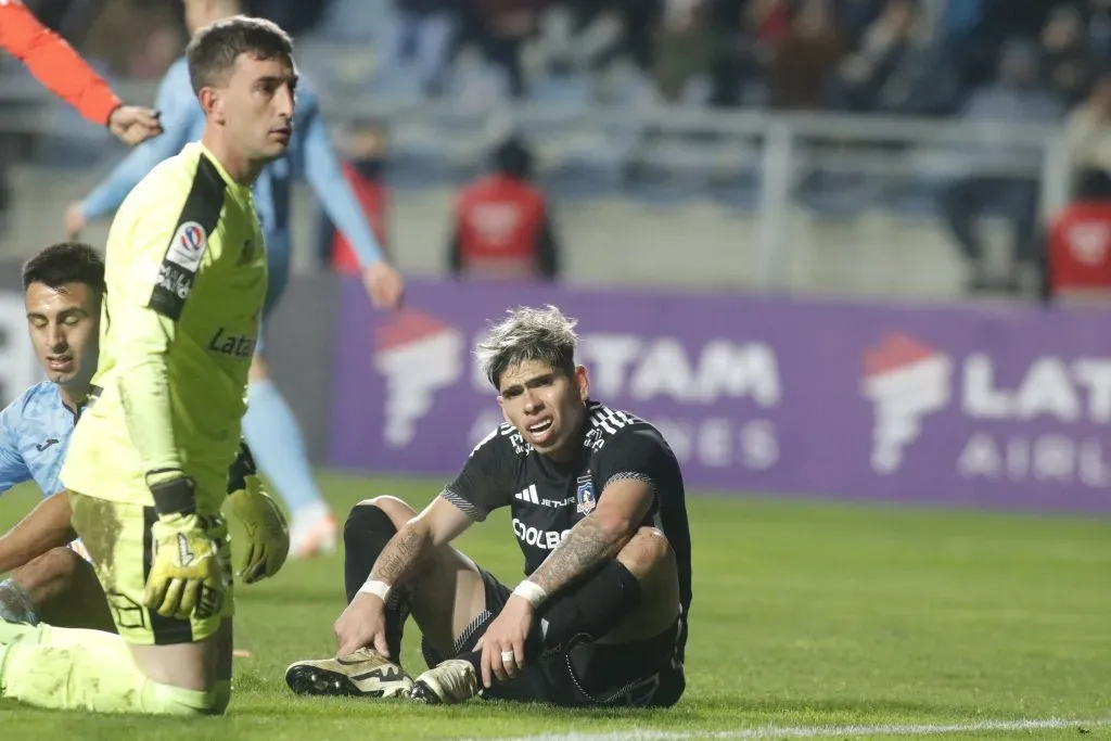 Carlos Palacios cuestionó el estado de la cancha de O’Higgins tras el agónico empate de Colo Colo. Foto: Photosport.