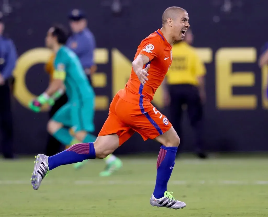 Francisco Silva terminó anotando el penal más importante de su carrera para la selección chilena. | Foto: Getty Images.