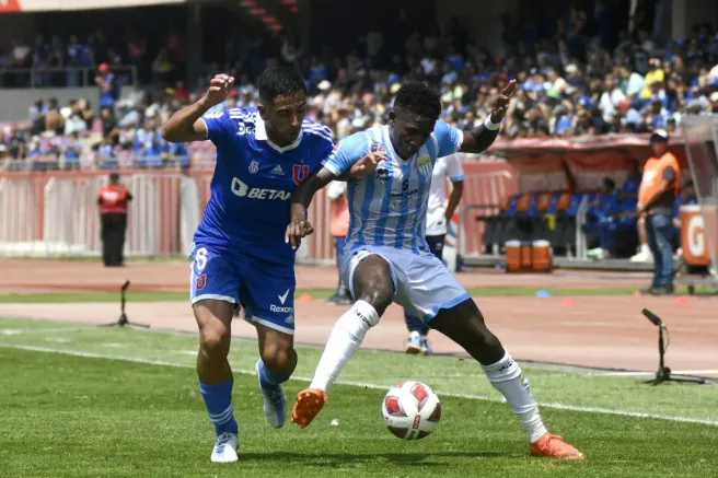 Yorman Zapata ante Universidad de Chile. (Alejandro Pizarro/Photosport).
