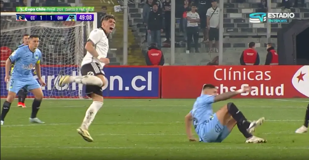 El dolor de Carlos Palacios en un pantallazo.  (Captura TNT Sports).