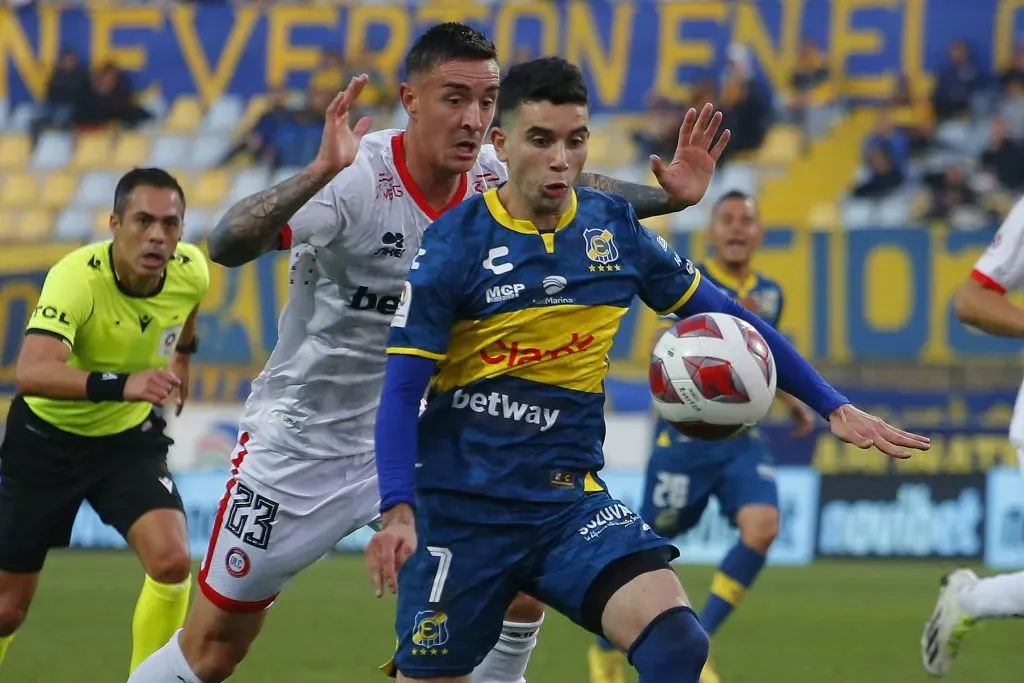Lautaro Pastrán pronto podría volver a Everton. (Sebastian Cisternas/Photosport).