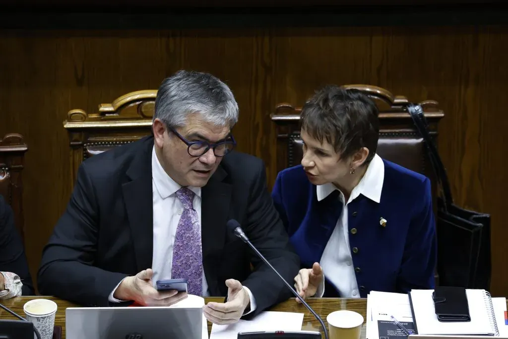 Valparaiso, 2 de julio 2024.
El ministro de hacienda Mario Marcel y la ministra del interior Carolina Toha participan de la sesion del Senado.
Raul Zamora/Aton Chile