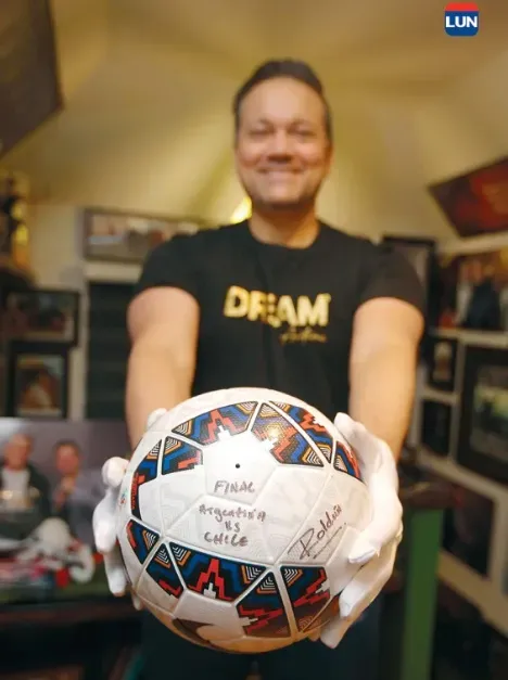 La pelota firmada por Roldán (Foto: Las Últimas Noticias)
