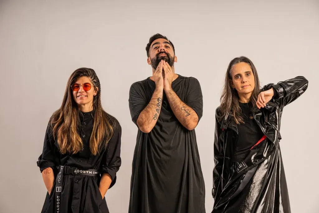 Lula, Gabriel y Brenda componen Eruca Sativa.