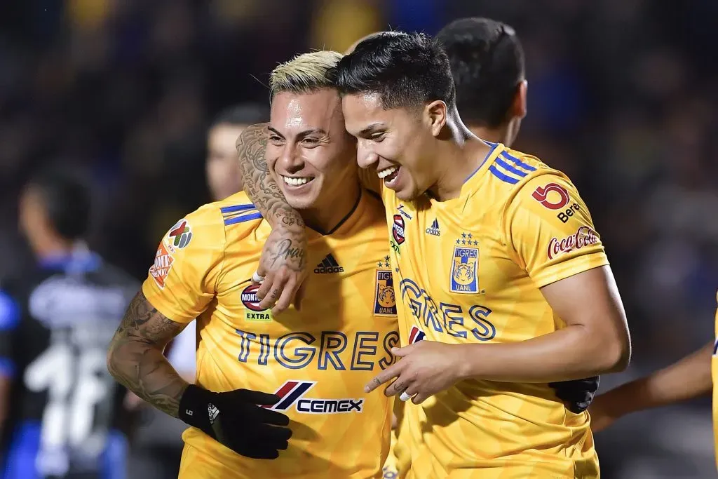 Eduardo Vargas y Carlos Salcedo coincidieron en el Tigres de México. (Azael Rodriguez/Getty Images).