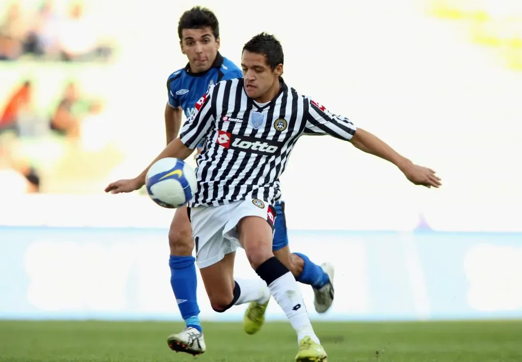 Alexis Sánchez en acción por el Udinese ante el Siena. (Franco Debernardi/GraziaNeri).