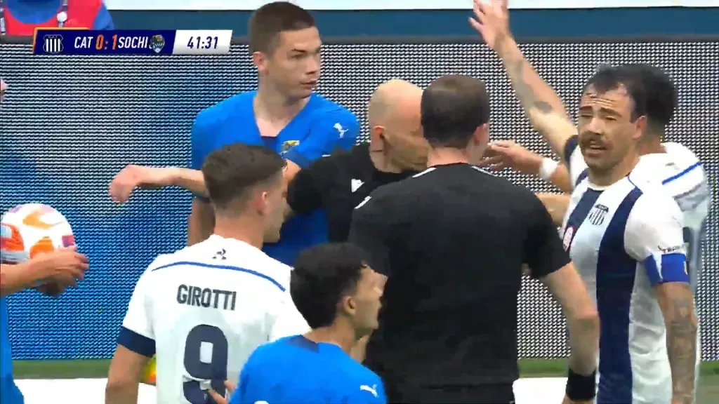 Matías Catalán pide la intervención de Ignacio Saavedra. (Captura).