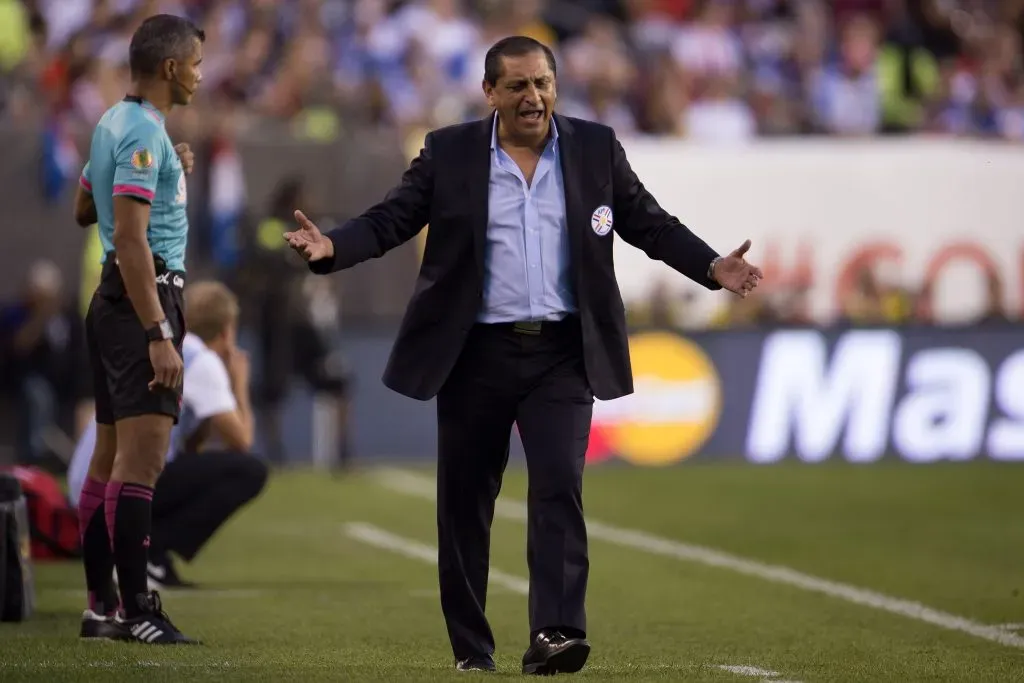 Ramón Díaz en acción como DT de Paraguay en la Copa América del Centenario 2016. (Imago).