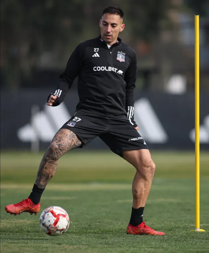 Javier Correa en acción durante un entrenamiento. (Foto: Colo Colo).