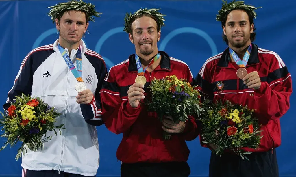 Massú y González sobre el podio de Atenas 2004. Imagen: Getty.