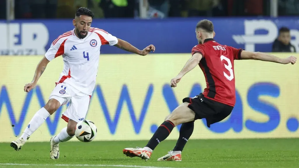 Mauricio Isla va quedando atrás en la lista de prioridades de Colo Colo. Foto: Photosport.