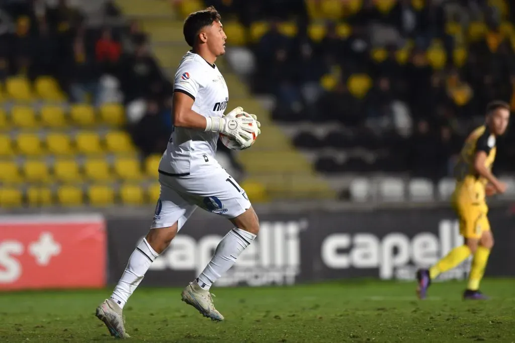 Zacarías López en acción por el único partido que jugó en Huachipato. (Alejandro Pizarro Ubilla/Photosport).