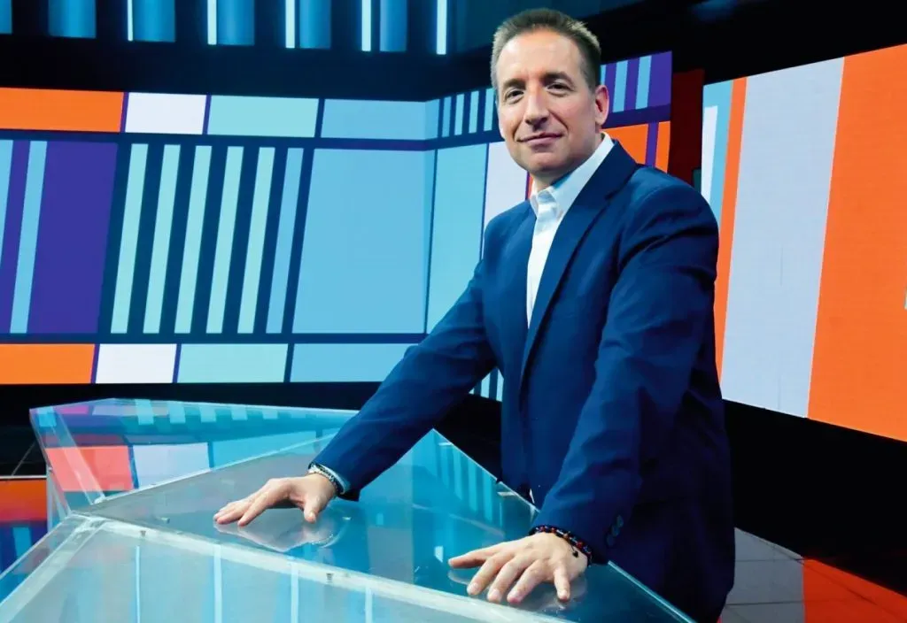Rodrigo Romano, el relator que se fue de la conferencia de Bielsa. (Captura).