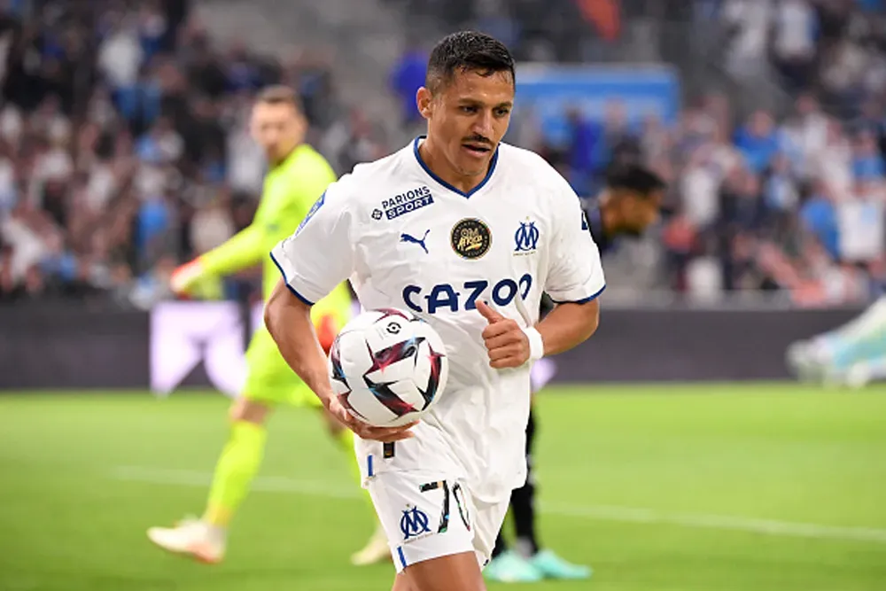 Alexis buscará su retorno a Francia y todo indica que podría cerrar su fichaje esta semana.