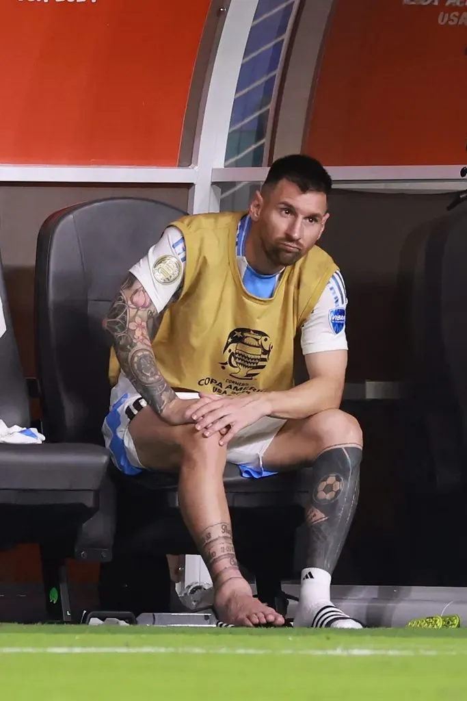 Como una papa terminó el tobillo de Lionel Messi tras lesionarse solo en la final de la Copa América. Foto: Photosport.