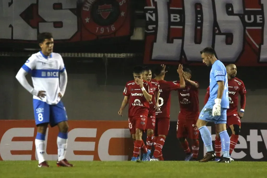 Alexander Aravena le marcó a la UC con Ñublense. (Jonnathan Oyarzun/Photosport).