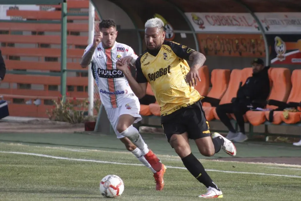 Andrés Chávez ante Cobresal. (Oscar Tello/Photosport).