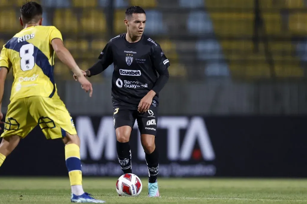 Matías Fernández jugando por Independiente del Valle. Foto: Andres Pina/Photosport
