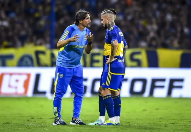 Darío Benedetto se fue de Boca tras un cortocircuito con el entrenador Diego Martínez. | Foto: Getty Images.