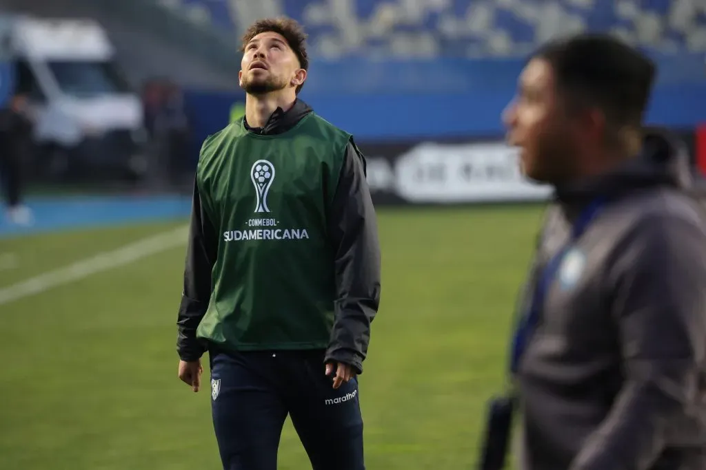 Felipe Loyola estaba considerado como titular, pero un dolor en el tobillo lo sacó del partido ante Racing de Uruguay. (Eduardo Fortes/Photosport).
