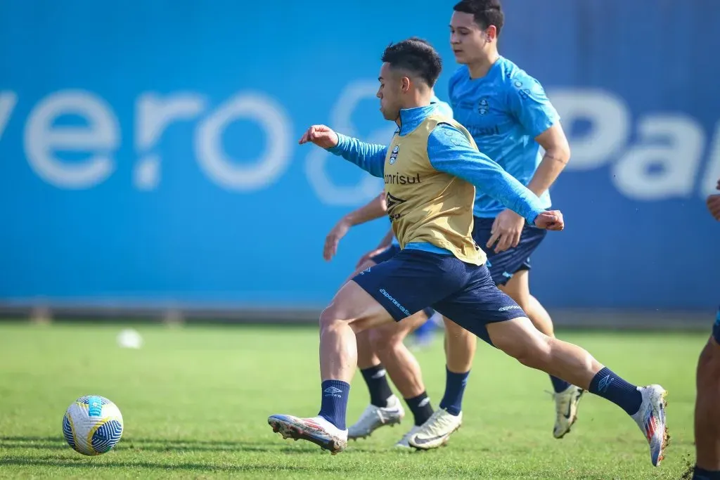 @Gremio | Monito ya entrena con sus compañeros.