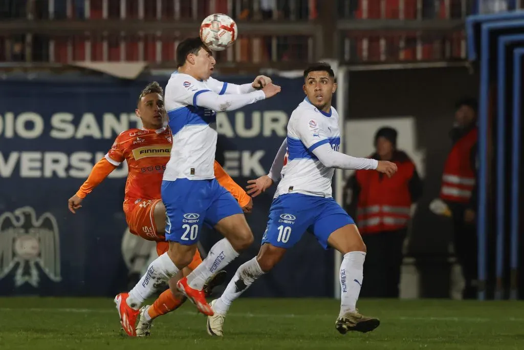 Francisco Arancibia en acción ante Cobreloa. (Felipe Zanca /Photosport).