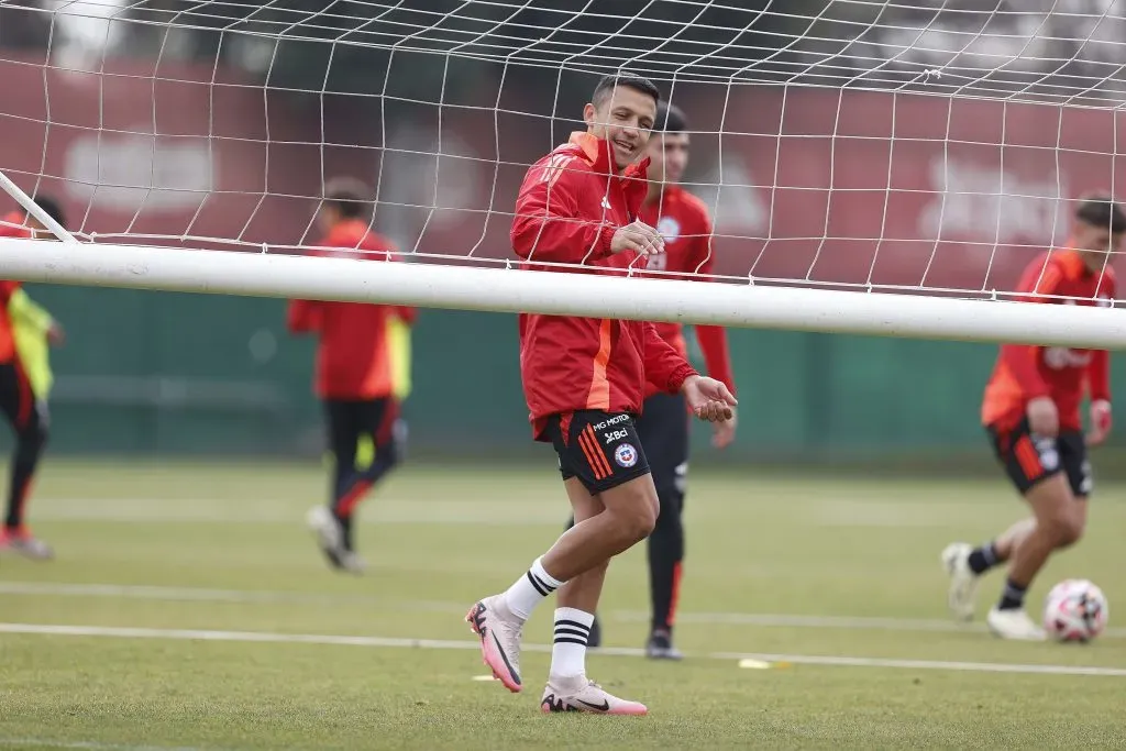Alexis Sánchez entrenando este jueves en Juan Pinto Durán. Foto: Carlos Parra – Comunicaciones FFCh