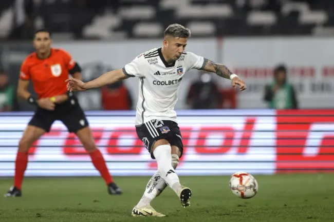 El penal que Nicolás Peranic le tapó a Guillermo Paiva. (Felipe Zanca/Photosport).