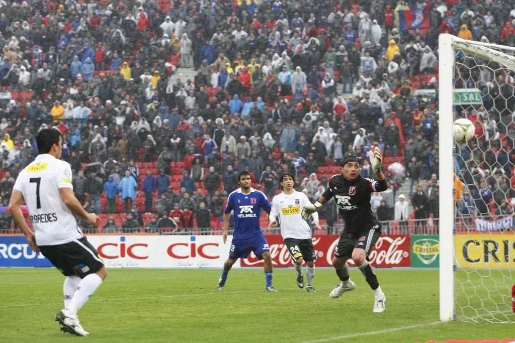 Así entró la pelota al arco de Miguel Pinto. (MARCELO HERNANDEZ/PHOTOSPORT).