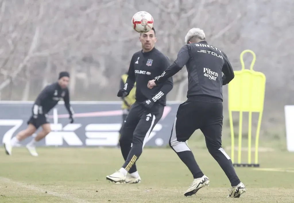 Javier Correa durante uno de los entrenamientos de Colo Colo en el SIFUP. (Crédito de la foto: Marco Muga | SIFUP).