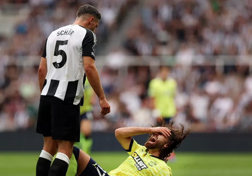 Schär no podía creer su expulsión. (Ian MacNicol/Getty Images)