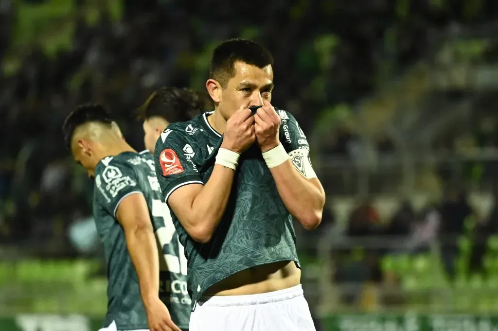 Así celebró Carlos Muñoz su gol en Wanderers. (Jose Veas/Aton Chile).