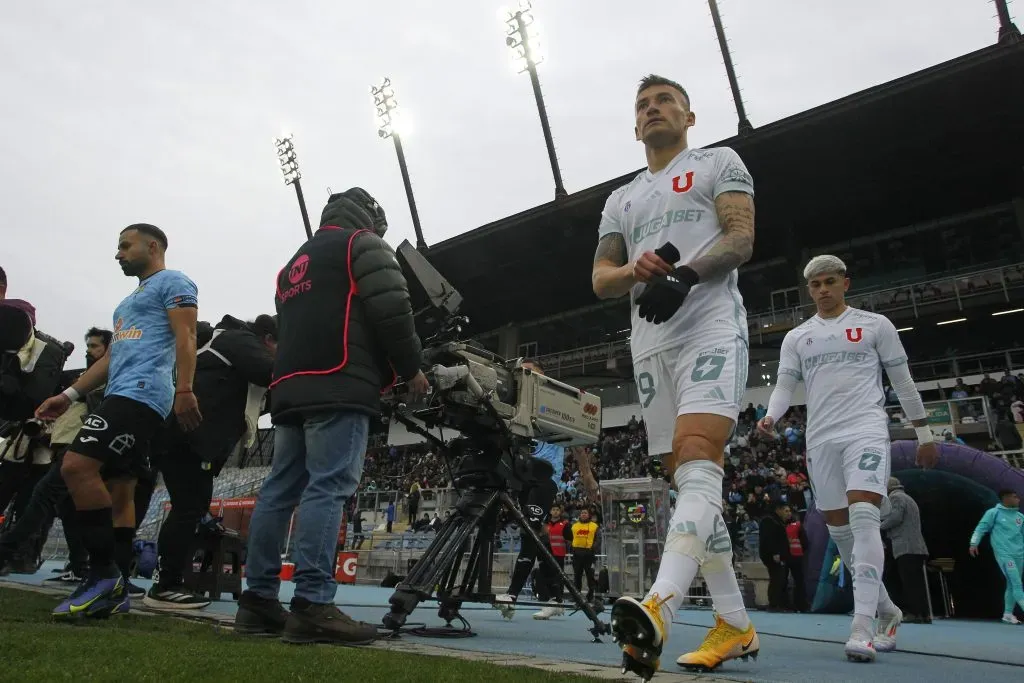 Hasta que no se apruebe un cambio de reglas, Charles Aránguiz tiene que usar la 29 en la U | Photosport