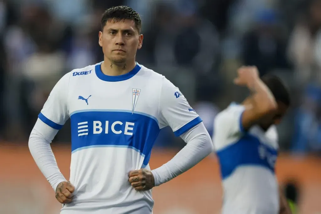 Nicolás Castillo no pierde la esperanza de ser campeón con Católica. Foto: Photosport.
