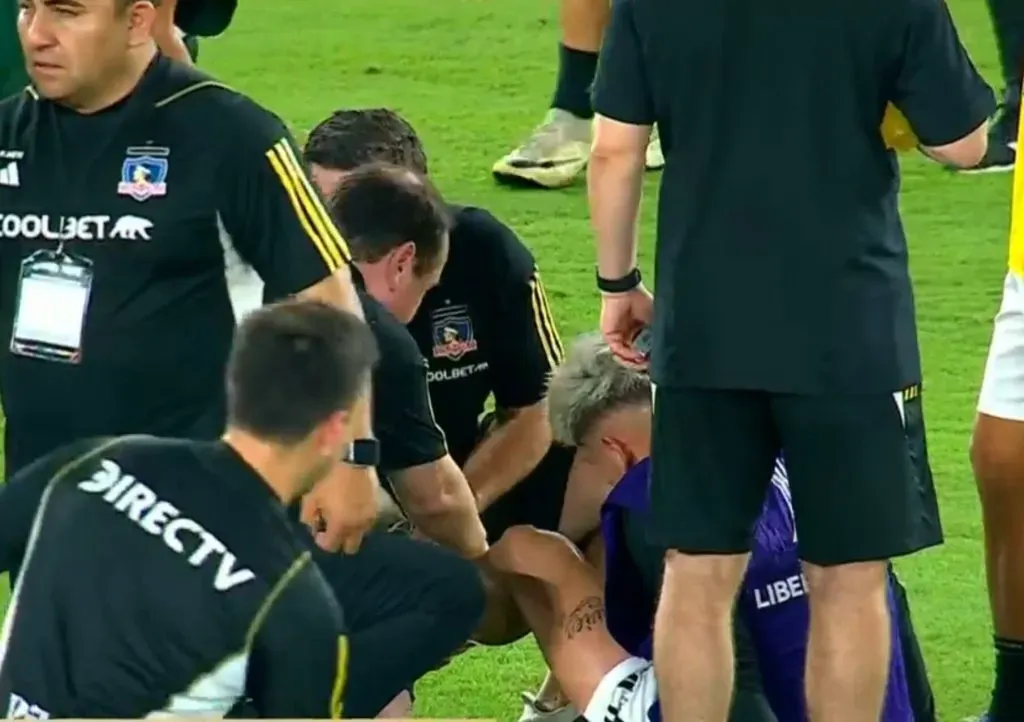 Carlos Palacios quedó con mucho dolor, aunque con los minutos se le vio mejor. (Captura Disney+).