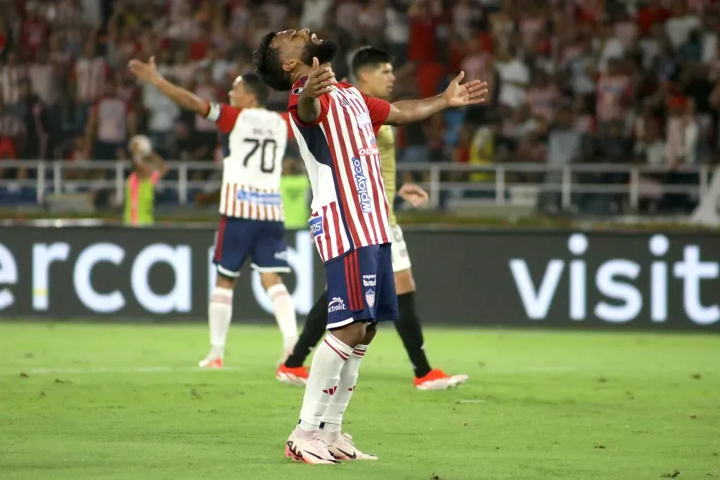 Junior no pudo ni de local ni de visita con Colo Colo y dijo adiós a la Copa Libertadores. Foto: Photosport.