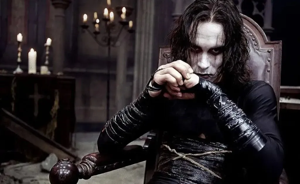 Brandon Lee como Eric Draven alias El Cuervo