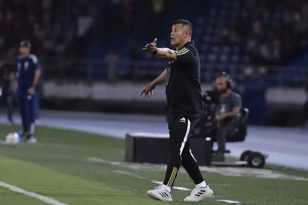 Jorge Almirón tuvo una emotiva noche junto a Colo Colo en la Copa Libertadores. Foto: Getty Images.