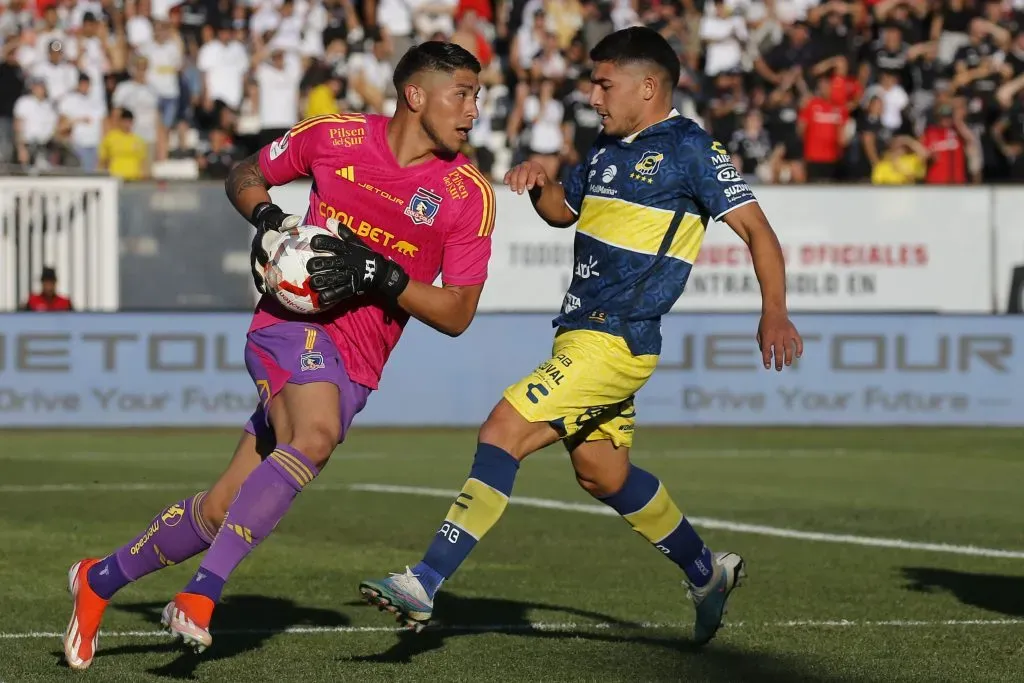 Brayan Cortés vuelve al torneo tras cumplir su castigo y pelea hasta última hora con Fernando de Paul por la titularidad en la formación de Colo Colo. Foto: Photosport.