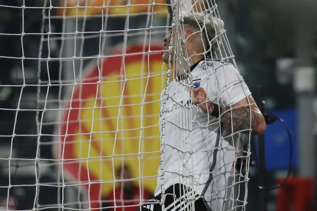 Carlos Palacios deberá esperar para compartir el día a día con su ídolo máximo. (Dragomir Yankovic/Photosport).