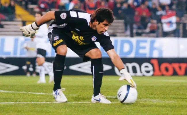 Claudio Bravo dejó el fútbol sin haber vuelto ni a Colo Colo ni a ningún club del fútbol chileno. | Foto: Archivo.