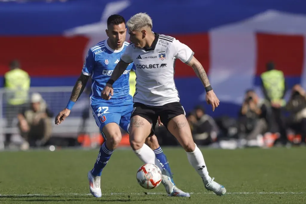 Carlos Palacios ante Universidad de Chile. En la imagen mira de reojo a Matías Zaldivia. (Felipe Zanca/Photosport