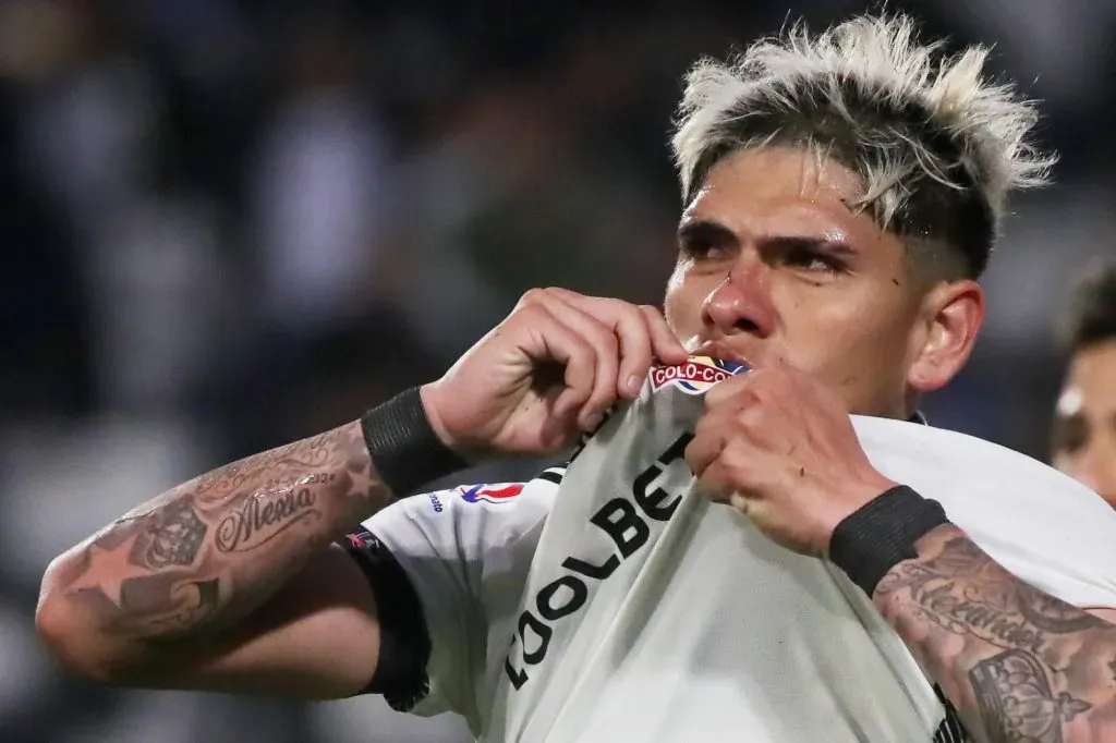 Carlos Palacios se llevó los aplausos de los históricos de Colo Colo. Foto: Photosport.