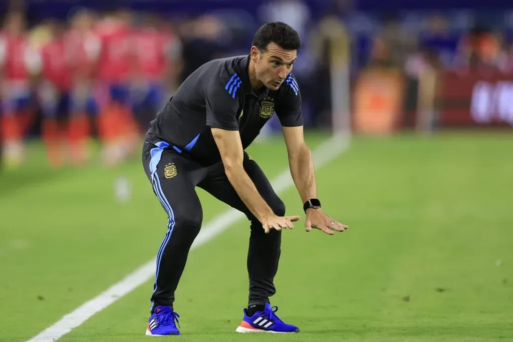 Lionel Scaloni prepara su formación ante Chile. (Photo by Buda Mendes/Getty Images)