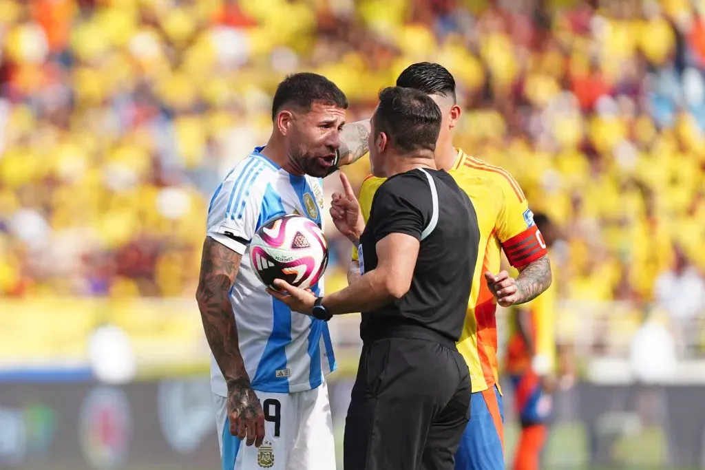 El chileno Piero Maza fue el árbitro del partido. (Photo by Andres Rot/Getty Images)