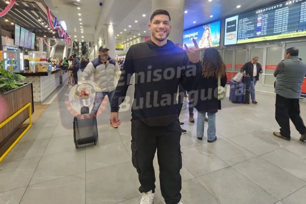 El arribo de Tamayo a Chile para sumarse a la U. Foto: Emisora Bullanguera.