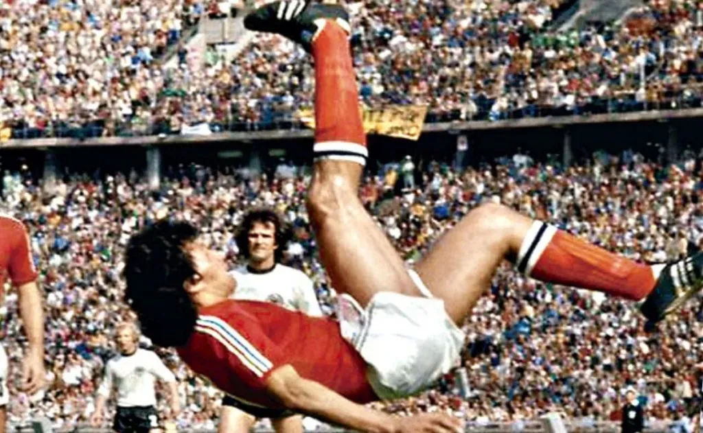 Elías Figueroa es para muchos el mejor chileno de la historia. Imagen: Archivo.