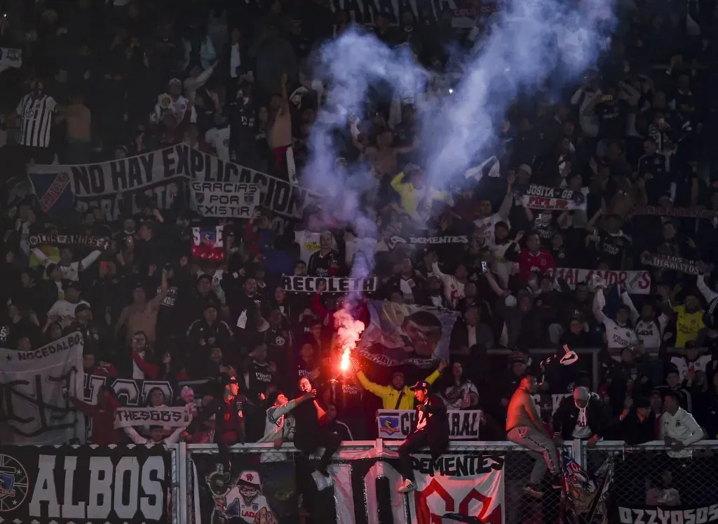 Pese a estar vetados, los hinchas de Colo Colo están comprando entradas para este martes. | Foto: Getty Images.